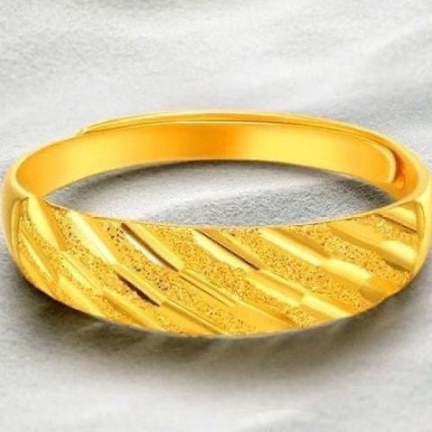 Gold Sand Ring – Diagonal Cut Pattern
