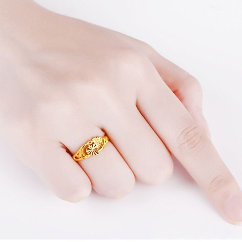 Gold Hollow Floral Sunburst Ring – Filigree Carved Band