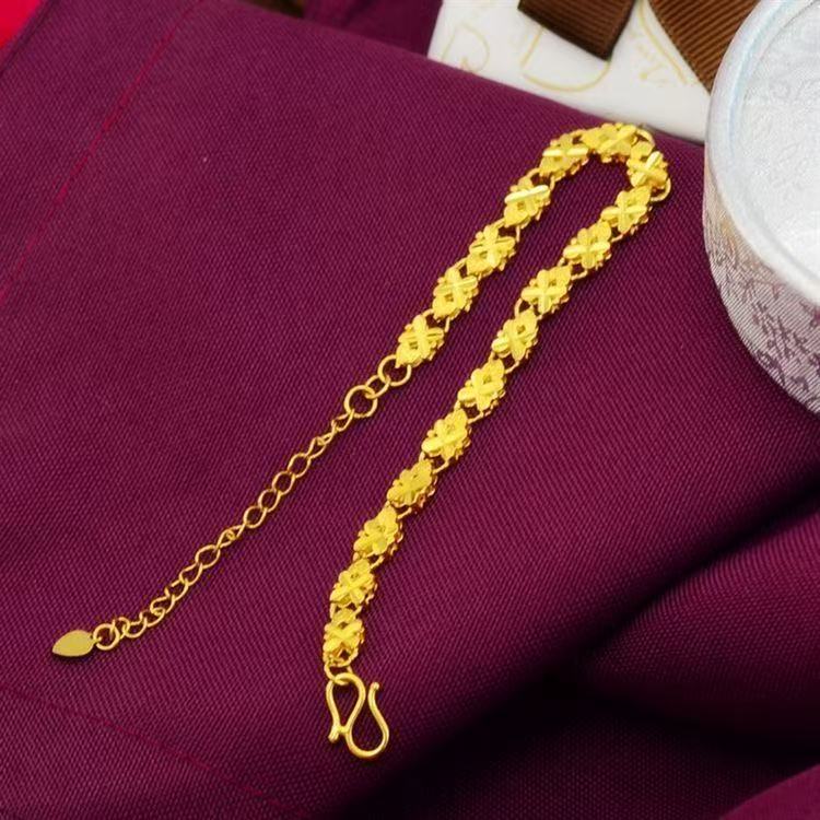 Golden Four-Leaf Clover Bracelet – Sand Gold