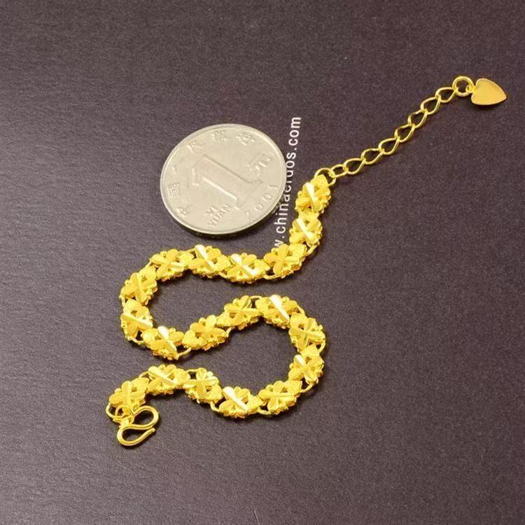 Golden Four-Leaf Clover Bracelet – Sand Gold